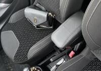 Citroen C-3 2009–2016 Loketní opěrka (s plastovým adaptérem do držáku nápojů) fotografie 8