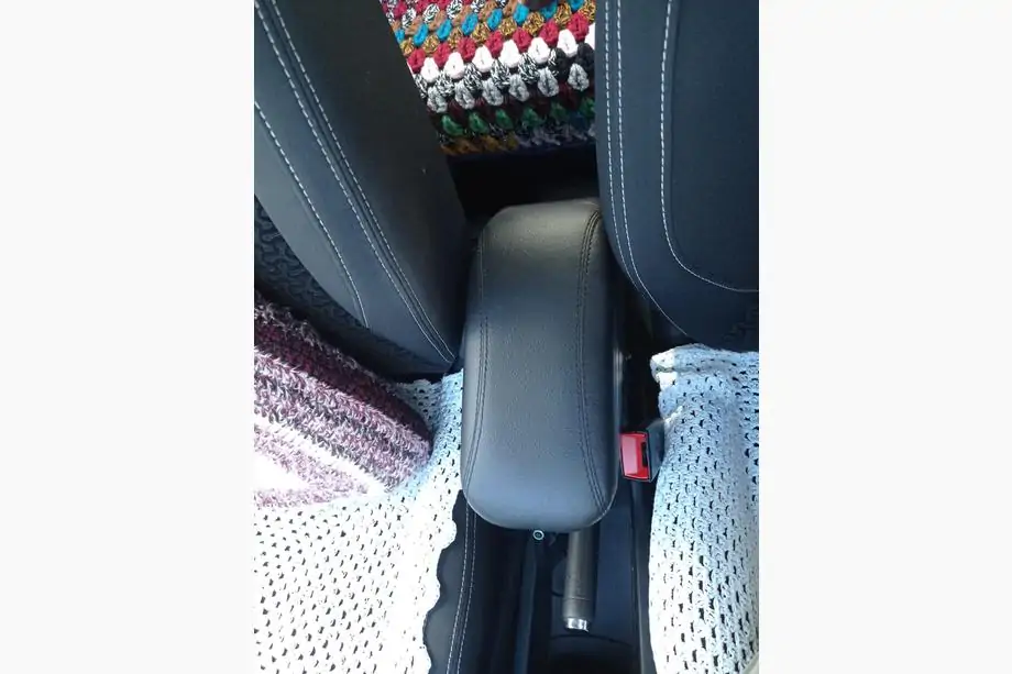 Citroen C-3 2009–2016 Loketní opěrka (s plastovým adaptérem do držáku nápojů) Fotografie 12
