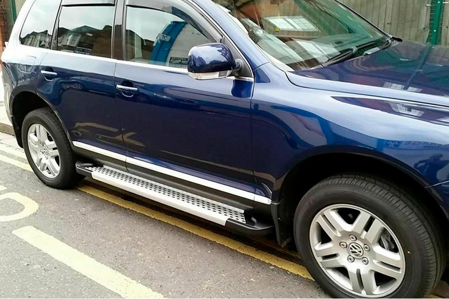 Volkswagen Touareg 2002–2010 Boční nášlapy Allmond Grey (2 ks, hliník) Image