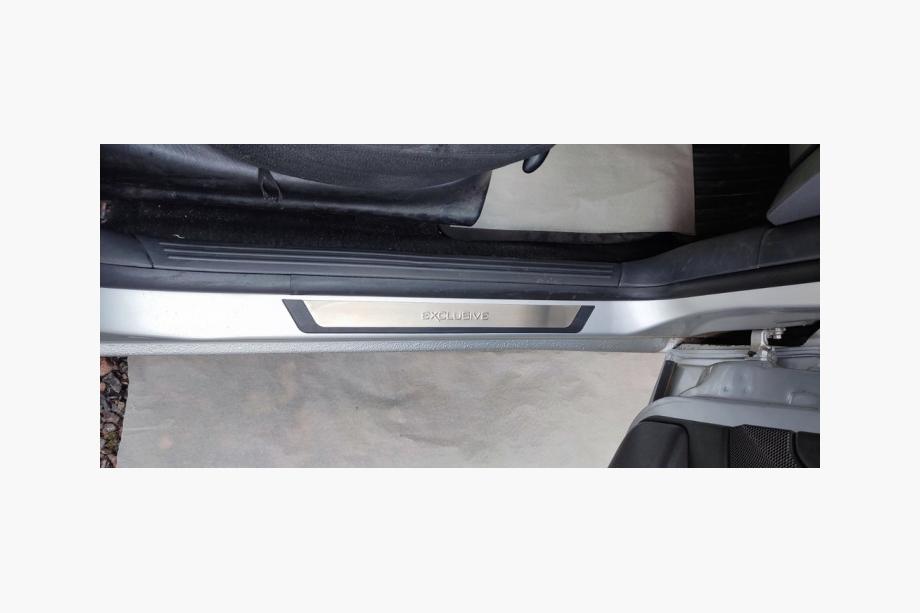 Ford Focus I 1998–2005 Chromované kryty prahů Flexill (4 ks) Image