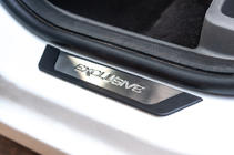 Ford Focus II 2008–2011 Chromované kryty prahů (Flexill, 4 ks) Exclusive fotografie 3