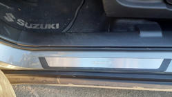 Suzuki SX4 2006–2013 Chromované kryty prahů (4 ks) Sport fotografie 1