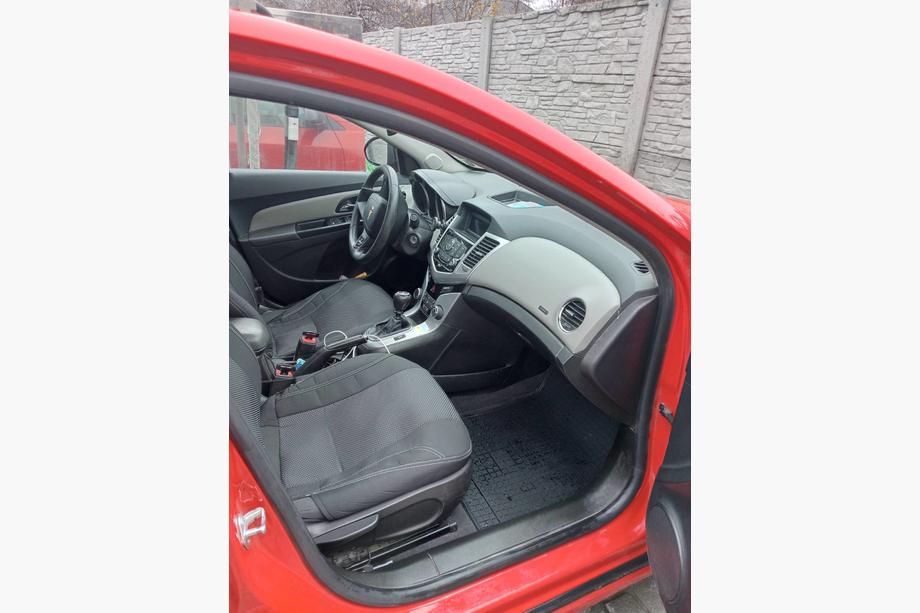 Chevrolet Cruze 2009–2015 Gumové autokoberce do interiéru (Polytep) Přední Fotografie 2