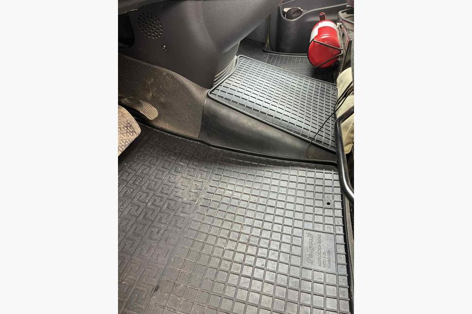 Mercedes Vito W639 2004–2014 Gumové autokoberce (3 ks, Polytep) Fotografie 4