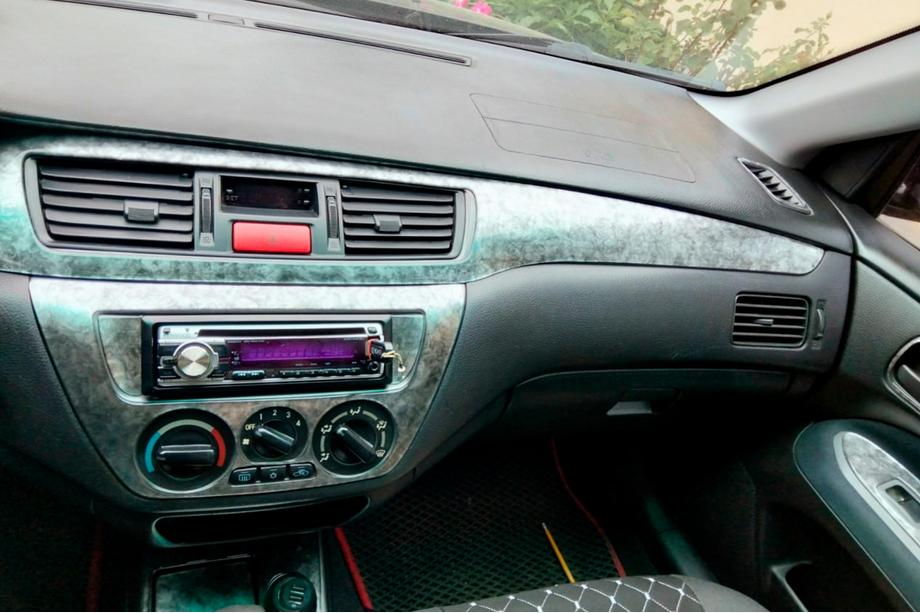 Mitsubishi Lancer 9 2004–2008 Lišty na palubní desku V1 (Meric) Image