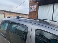 Peugeot Partner Tepee 2008–2018 Střešní podélníky Skyport (černé) fotografie 9
