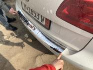 Volkswagen Touran 2010–2015 Nerezová lišta na zadní nárazník Carmos fotografie 3