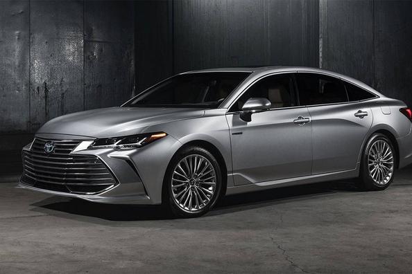Vlajkový sedan Toyota Avalon modelového roku 2018