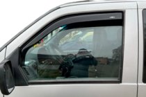 Mercedes Vito W638 1996–2003 Okenní deflektory vkládací (2 ks, HIC) fotografie 8