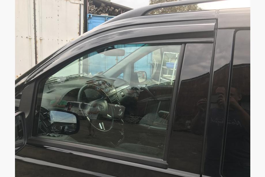 Mercedes Vito W639 2004–2014 Deflektory oken (2 ks, Sunplex Sport) Fotografie 7