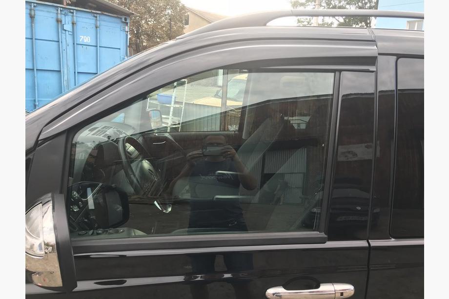 Mercedes Viano 2004–2014 Deflektory oken (2 ks, Sunplex Sport) Fotografie 6