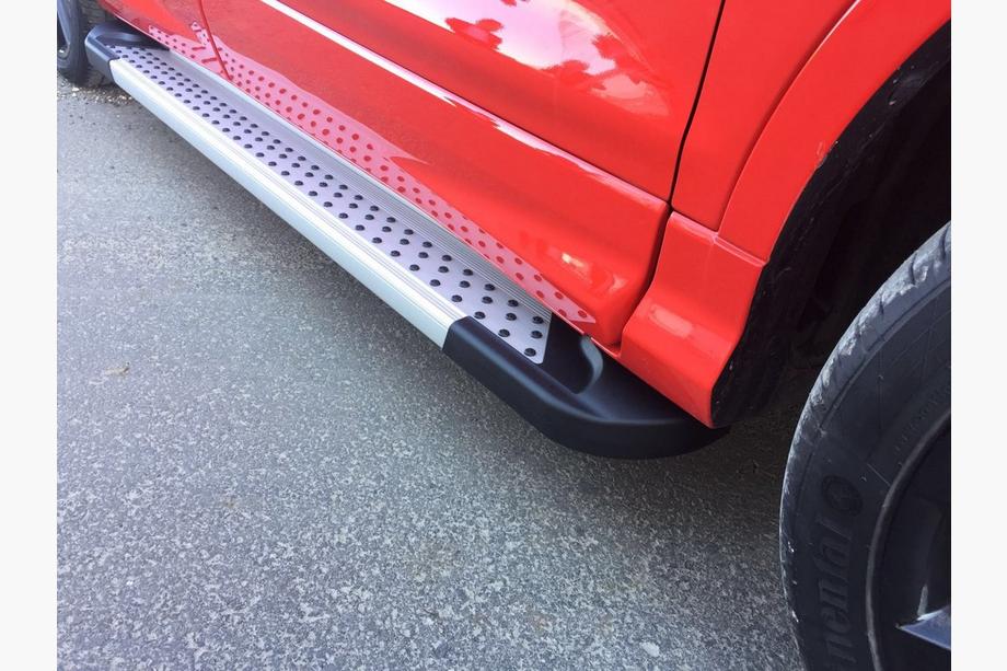 Ford Kuga/Escape 2013–2019 Boční nášlapy King (2 ks, hliník) S lakovanými lištami na dveřích Fotografie 7