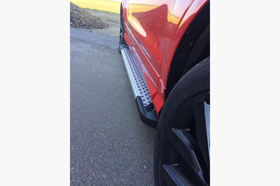Ford Kuga/Escape 2013–2019 Boční nášlapy King (2 ks, hliník) S lakovanými lištami na dveřích Fotografie 8