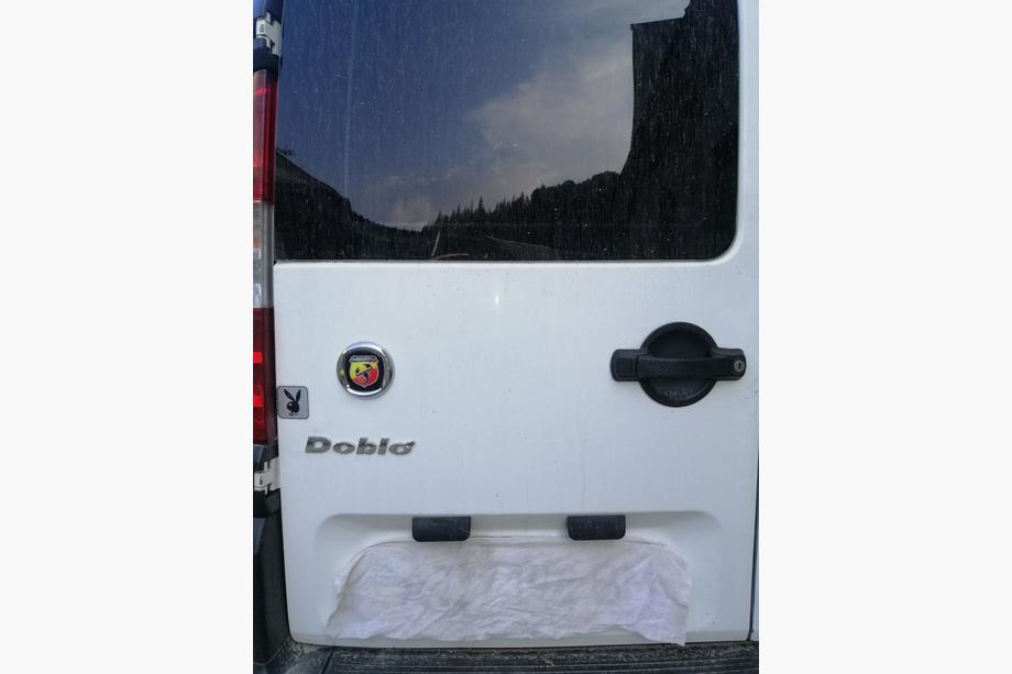 Fiat Doblo I 2005–2010 Samolepicí emblém (Abarth) Fotografie 3