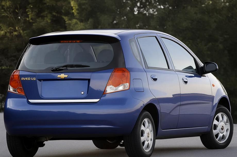 Chevrolet Aveo T200 2002–2008 Nerezová lišta na hranu víka kufru Image