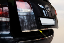 Volkswagen Touareg 2002–2010 Lišta hrany víka kufru Carmos - turecká ocel fotografie 1