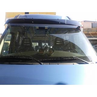 Kšilt na čelní sklo V1 (černý lesk, 5 mm) Iveco Daily 2006–2014 fotografie 2