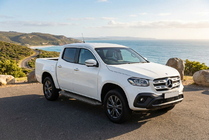 Mercedes X-Class 2017–2020 Boční nášlapy Allmond Black (2 ks, hliník) fotografie 1