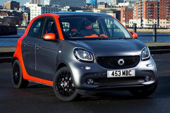 Recenze kompaktního pětidveřového hatchbacku Smart Forfour