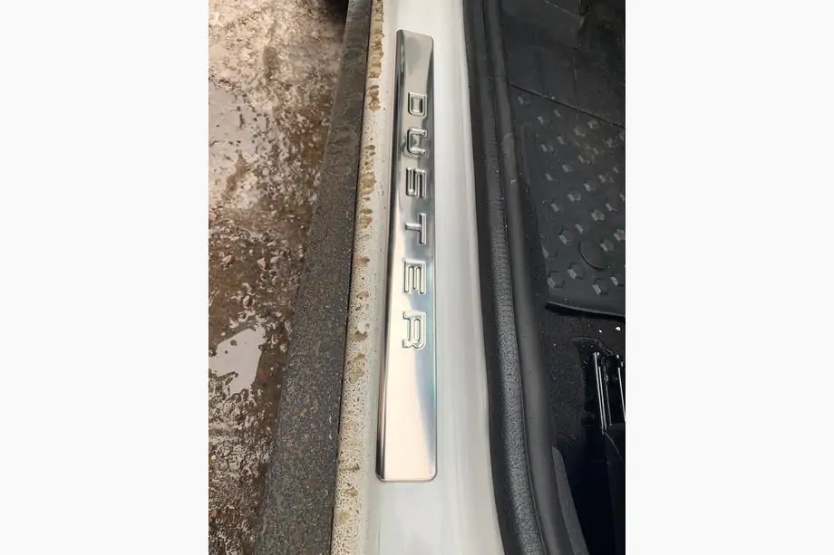Dacia Duster 2008–2018 Nerezové kryty prahů OmsaLine (4 ks) Fotografie 3
