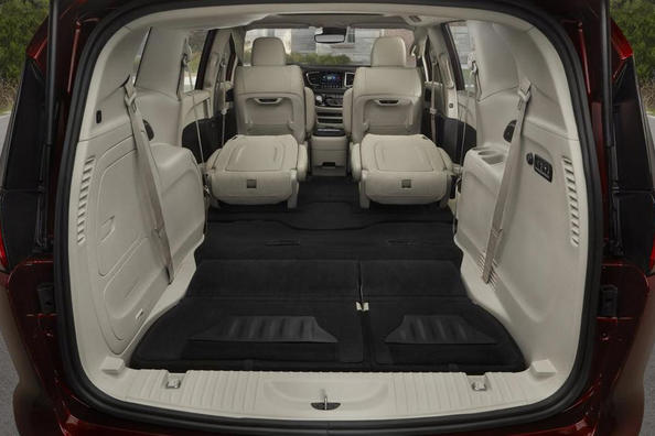 Recenze minivanu Chrysler Pacifica Fotografie 8