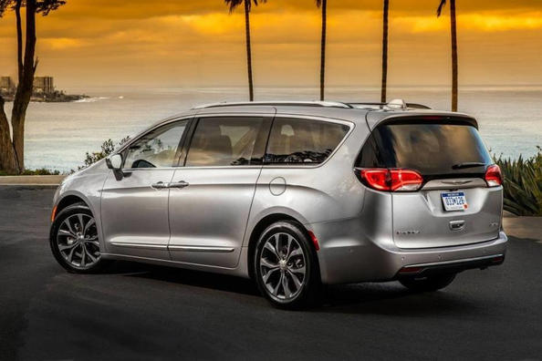 Recenze minivanu Chrysler Pacifica