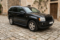 Jeep Grand Cherokee WK 2004–2010 Boční nášlapy Tayga Black (2 ks, hliník) fotografie 1