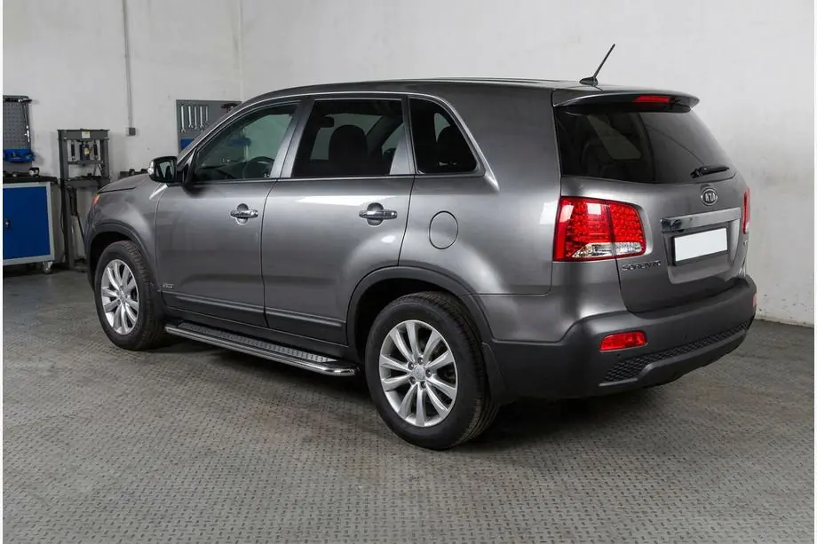 Kia Sorento II XM 2009–2014 Boční prahy Maydos V2 (2 ks, hliník ↗ nerez) Image