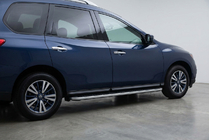 Nissan Pathfinder R52 2012–2021 Boční nášlapy Tayga Grey (2 ks, hliník) fotografie 1