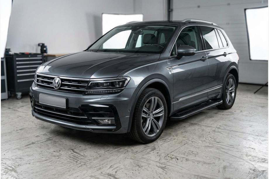 Volkswagen Tiguan 2016–2023 Boční nášlapy Allmond Black (2 ks, hliník) Image