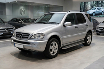 Mercedes ML W163 1997–2005 Boční prahy Maydos V2 (2 ks, hliník ↗ nerez) fotografie 1