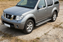 Nissan Pathfinder R51 2005–2014 Boční prahy Maydos V2 (2 ks, hliník ↗ nerez) fotografie 1