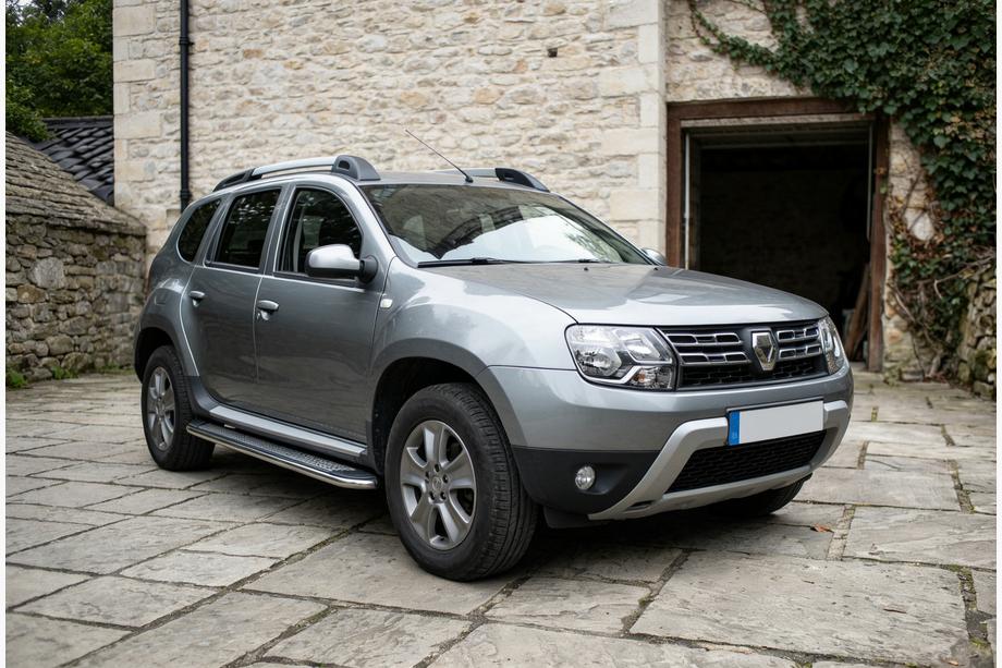 Renault Duster 2008–2017 Boční prahy Maydos V2 (2 ks, hliník ↗ nerez) Image