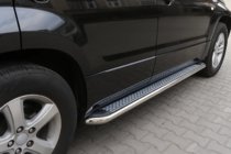 Suzuki Grand Vitara 2005–2017 Boční prahy Maydos V2 (2 ks, hliník ↗ nerez) fotografie 1