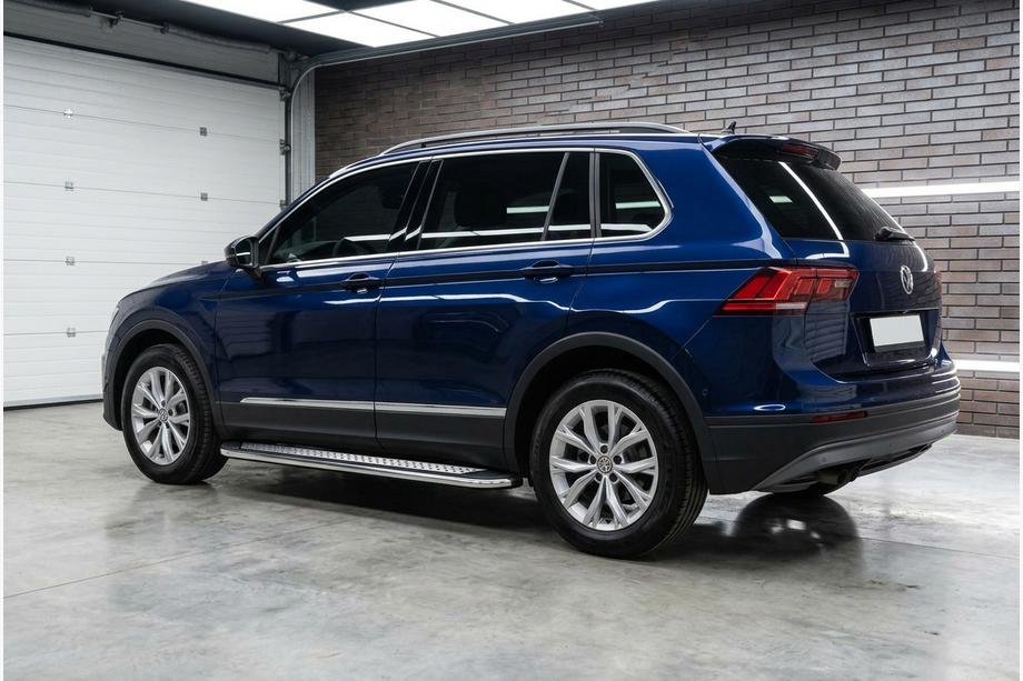 Volkswagen Tiguan 2016–2023 Boční prahy Maydos V2 (2 ks, hliník ↗ nerez) Image