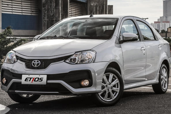 Recenze levného sedanu Toyota Etios