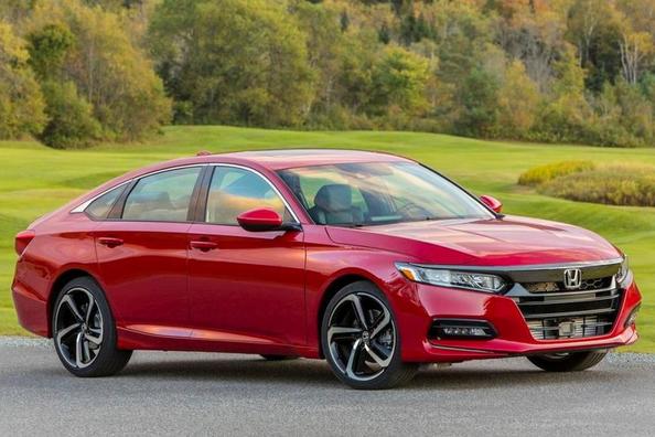 Test sedanu Honda Accord desáté generace