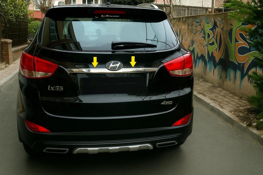 Hyundai IX-35 2010–2015 Chromová lišta nad SPZ (široká) Leštěná nerezová ocel Fotografie 3
