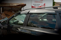 Nissan Qashqai 2007–2010 Okenní ofuky s chromovanou lištou (4 ks, Niken) fotografie 3