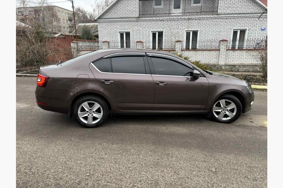 Skoda Octavia III A7 2013–2019 Okenní deflektory s chromovou lištou LiftBack (4 ks, Niken) Fotografie 4