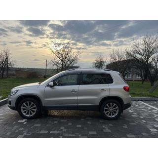 Okenní deflektory s chromovou lištou (4 ks, Niken) Volkswagen Tiguan 2007–2016 fotografie 4