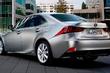 Modernizovaný sedan Lexus IS fotografie 6