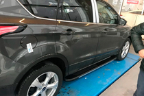 Ford Kuga/Escape 2013–2019 Boční nášlapy Bosphorus Grey (2 ks, hliník) fotografie 5