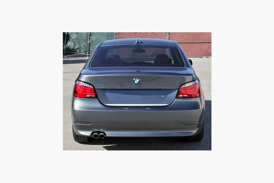 BMW řada 5 E60/E61 2003–2010 Nerezová lišta na hranu víka kufru Image