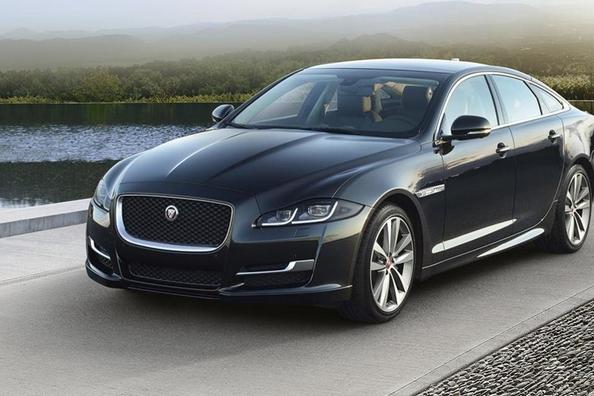 Prémiový sedan Jaguar XJ