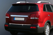 Kia Sorento II XM 2009–2014 Lišta hrany víka kufru (2009-2013, nerez) fotografie 1