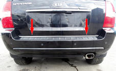 Kia Sportage 2004–2010 Nerezová lišta na hranu víka kufru fotografie 1