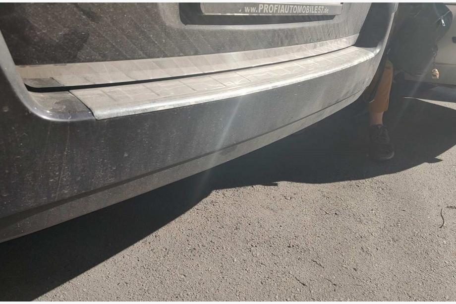 Opel Zafira B 2005–2011 Nerezová lišta na hranu víka kufru Image