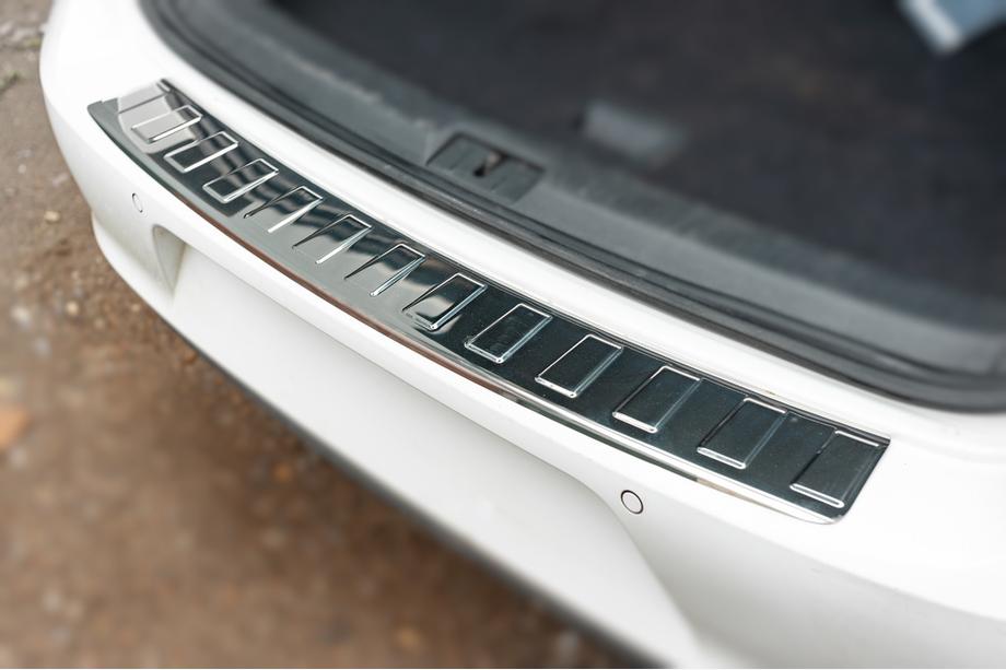 Volkswagen Golf 7/E-Golf 2012–2020 Nerezová lišta na zadní nárazník Carmos Hatchback Image