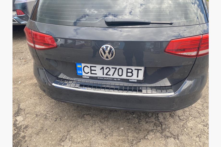 Volkswagen Passat B8 2015–2023 Chromová lišta na zadní nárazník Carmos V1 (SW) Fotografie 5